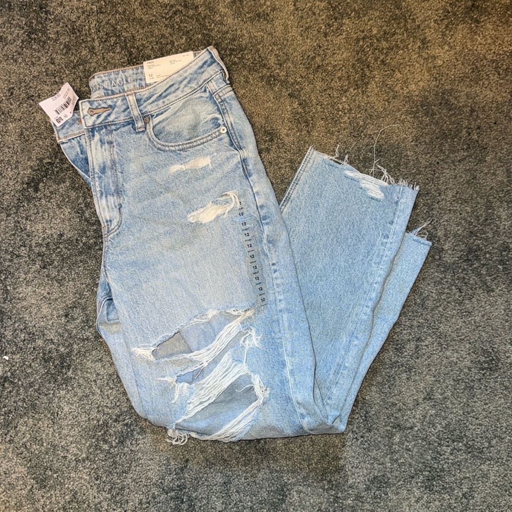 American Eagle Strigid Mom Jeans